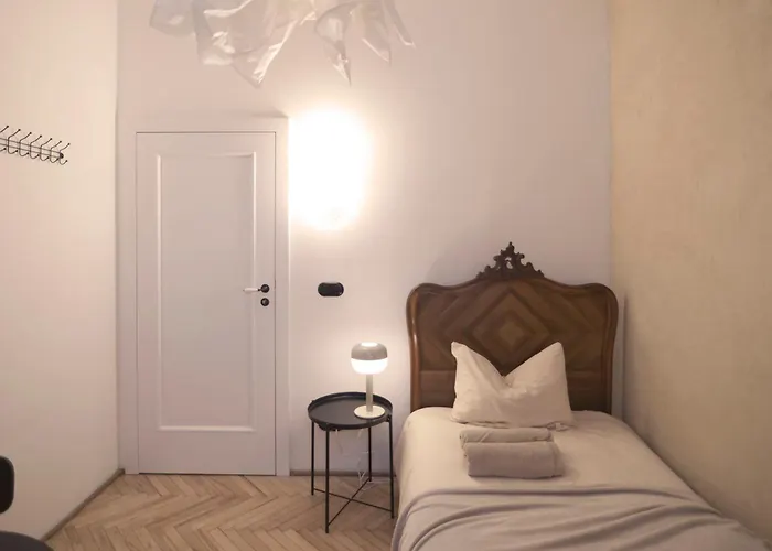 Charming / Old Town Center