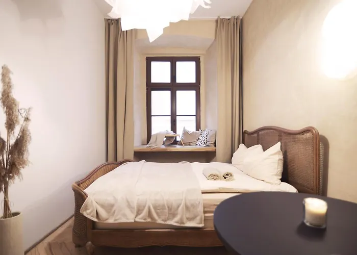 Charming / Old Town Center